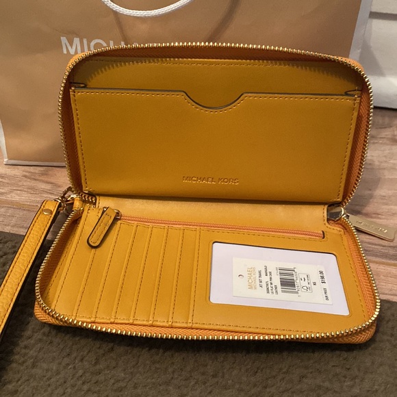 Michael Kors Jet Set Travel Large Leather Phone Case/Wristlet - Picture 4 of 14